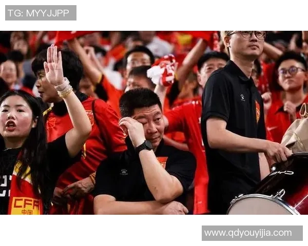 国足惨败香港七球失利引发球迷热议与反思